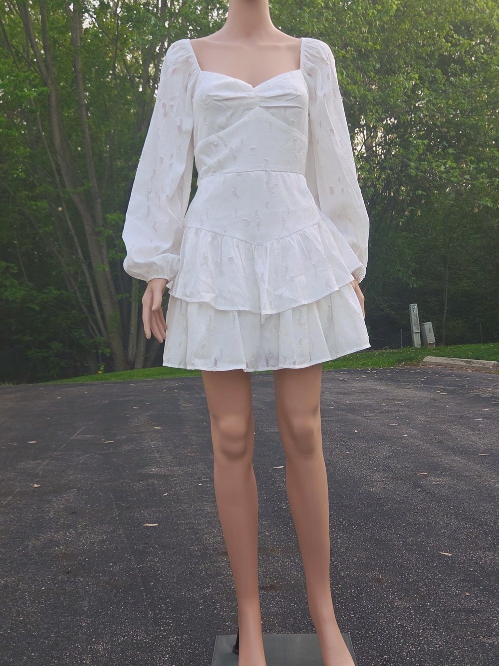 Francesca's Collections White Long-Sleeve Sweetheart Tiered Mini Dress